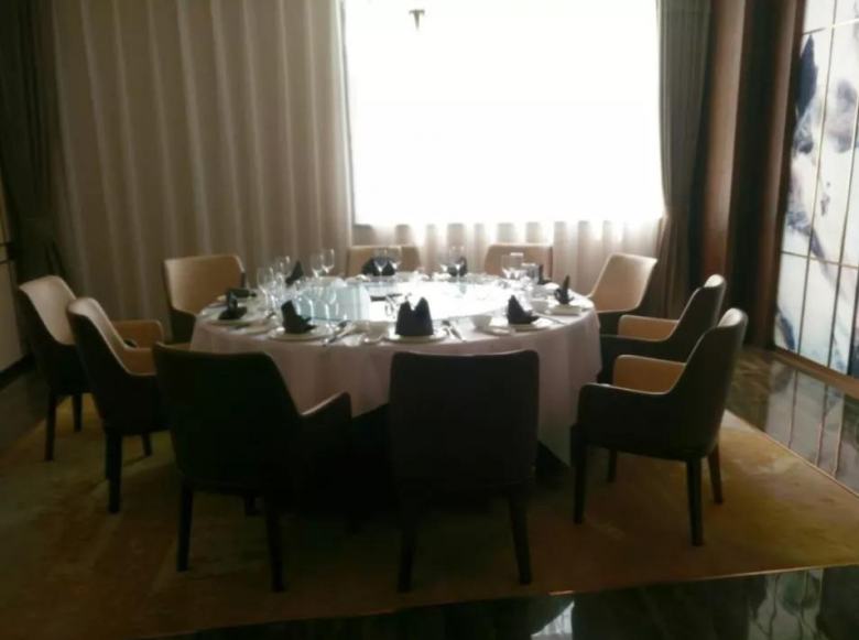 20191224/5e02314839824.jpg 飯店包間餐桌椅.jpg