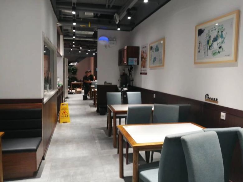 20200904/5f51adcb6729f.jpg 餐桌椅安裝之后的效果.jpg