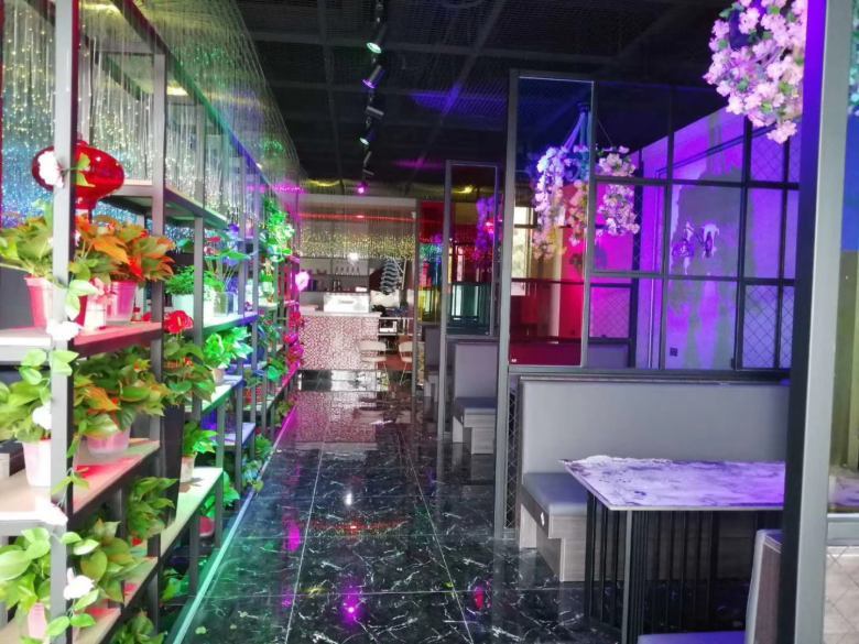 20201207/5fcd7fdeeaa90.jpg 業(yè)務(wù)經(jīng)理介紹卡座沙發(fā)工藝.jpg