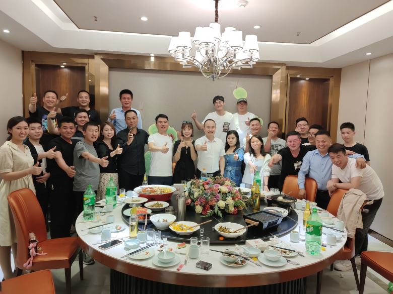 20210512/609b60cbad79b.jpg 博菲克家具廠全體員工合影留念.jpg