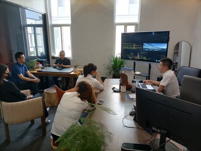 20210622/60d1293d92ca3.jpg 山西黃芪產(chǎn)業(yè)園區(qū)領(lǐng)導(dǎo)考察西安博菲克家具廠.jpg