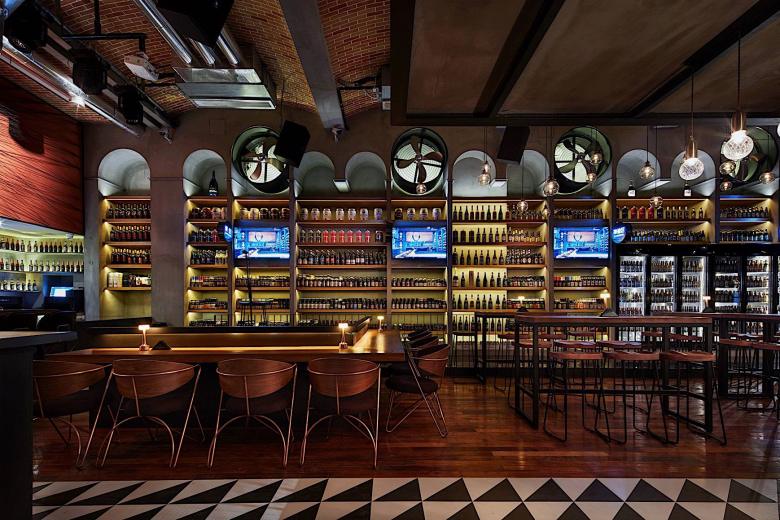 20210810/61122706dc860.jpg 麥卡獅精釀啤酒屋桌椅效果圖.jpg