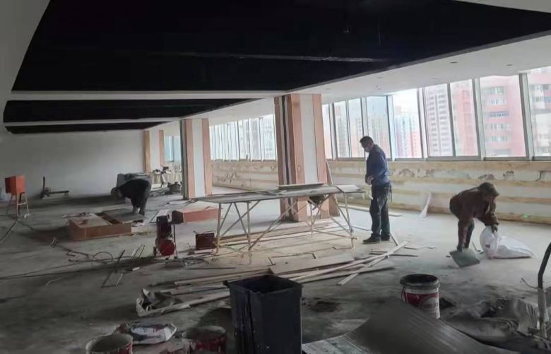 20211221/61c1d54264da6.jpg 西安博菲克餐桌椅廠業(yè)務經理給客戶介紹圖冊.jpg