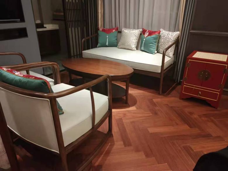 20211229/61cbf8121437c.jpg 新中式實(shí)木沙發(fā).jpg