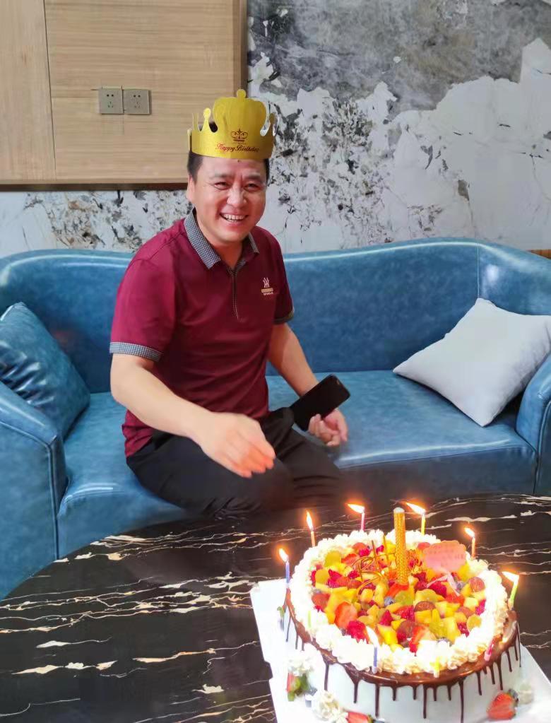 20220905/63159e3cb7016.jpg 博菲克業(yè)務(wù)部為過(guò)生日伙伴慶生.jpg