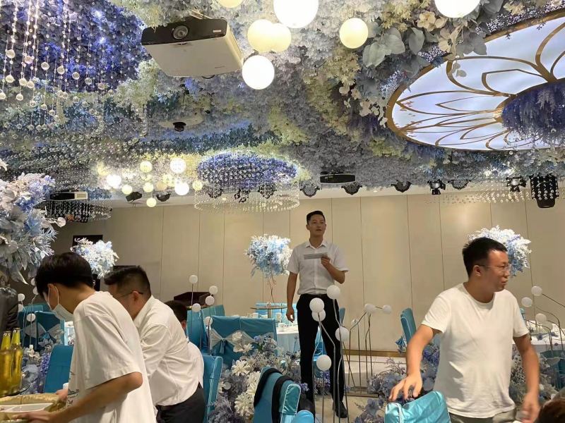 20220919/632822efa6c3d.jpg 銷售經(jīng)理邊佳偉上臺致辭.jpg