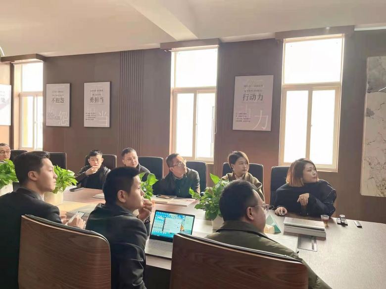 20230102/63b2752ca48f5.jpg 軟裝設計公司肖總介紹業(yè)務情況.jpg