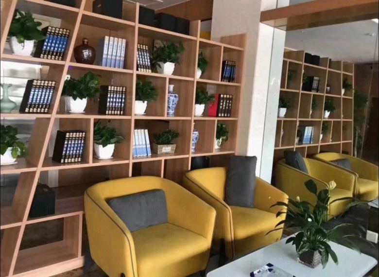 20230319/641692157402e.jpg 蘭朵酒店大堂休息區(qū)沙發(fā)椅.jpg