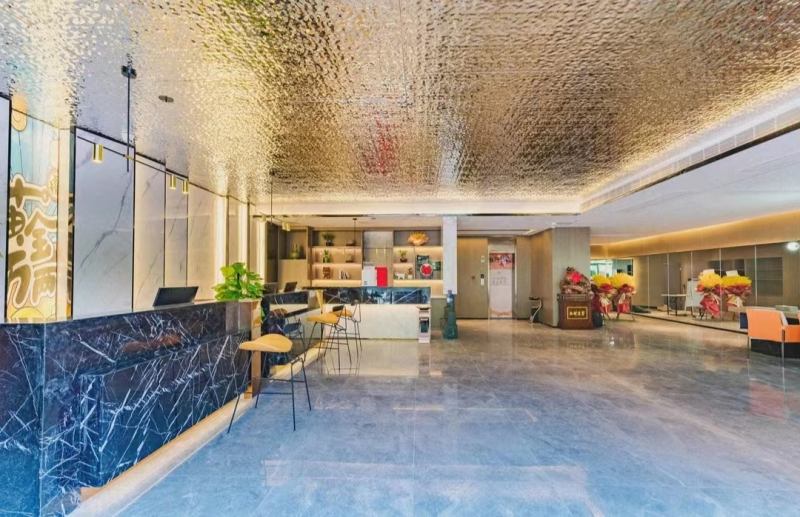 20230405/642ce4ad4c48e.jpg 酒店公區(qū)家具擺放中.jpg