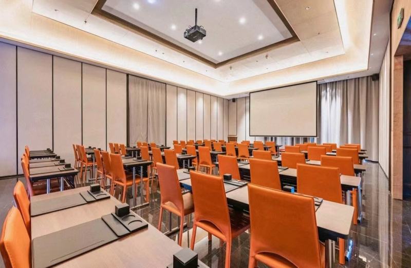 20230415/643a0aebd72d5.jpg 袁家村瑞斯麗溫泉度假酒店會(huì)議桌椅.jpg