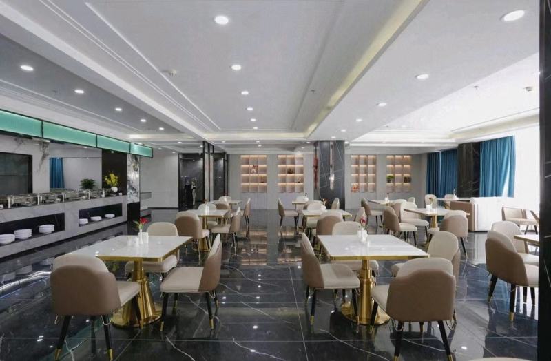 20230426/64487b8e47d76.jpg 酒店早餐區(qū)餐桌椅.jpg