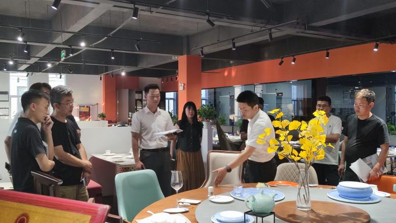 20230804/64cc9c33d83c9.jpg 邊佳偉經(jīng)理獎(jiǎng)金展廳酒店家具產(chǎn)品知識(shí).jpg