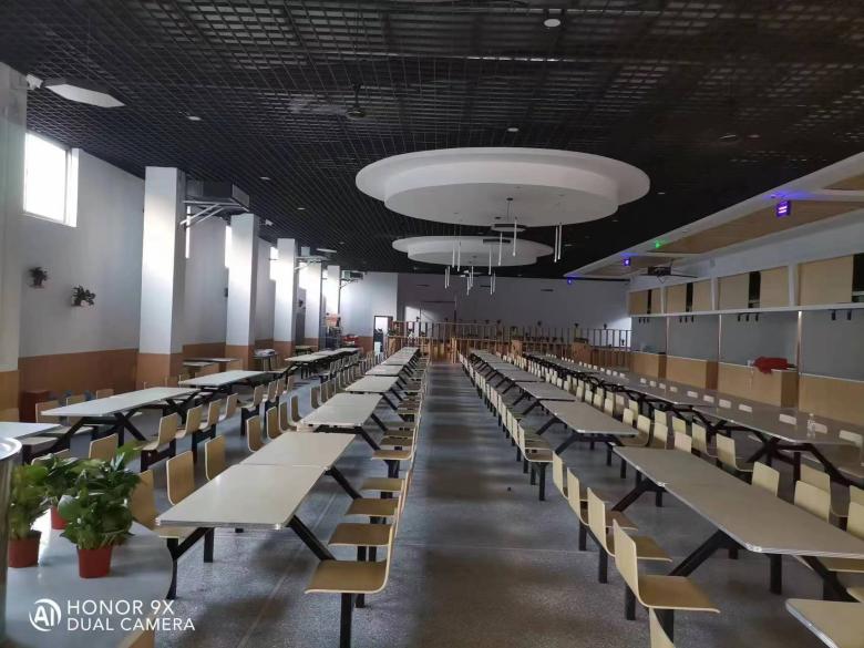 20230822/64e46f2006cfb.jpg 食堂連體曲木餐桌椅組合.jpg