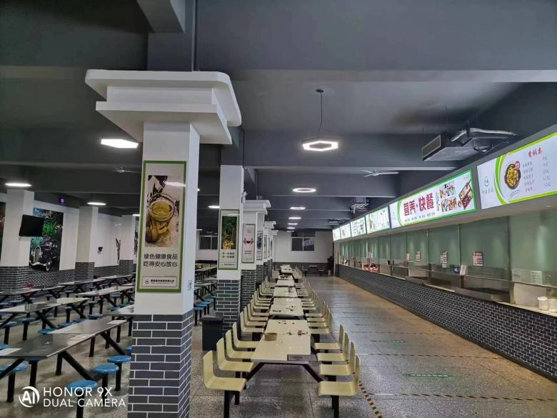 20230822/64e46f3ca1df5.jpg 甲方領(lǐng)導(dǎo)驗(yàn)收餐桌椅.jpg