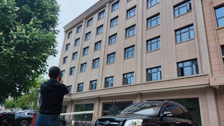 20240506/66388070a5cf1.jpg 設(shè)計(jì)師在酒店物業(yè)考察.jpg